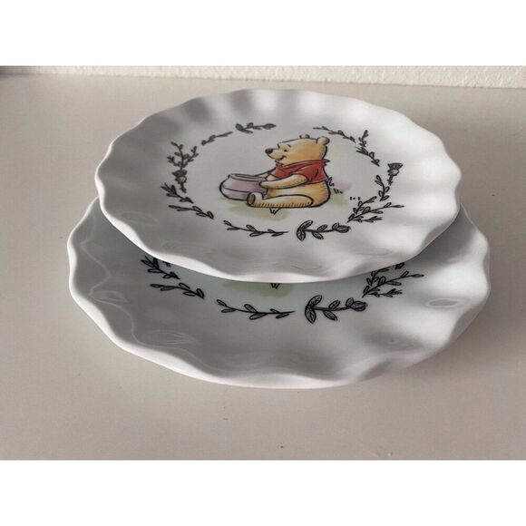 Set Of 2 Disney Winnie The Pooh Walk Along Scalloped Dinner Ceramic Plates NEW - Picture 3 of 13